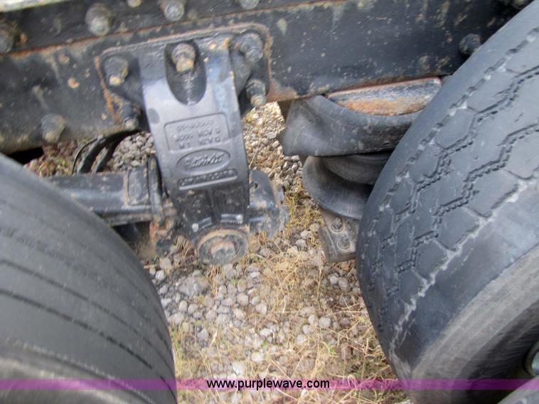 image for item 3636 2003 Peterbilt 387 semi truck