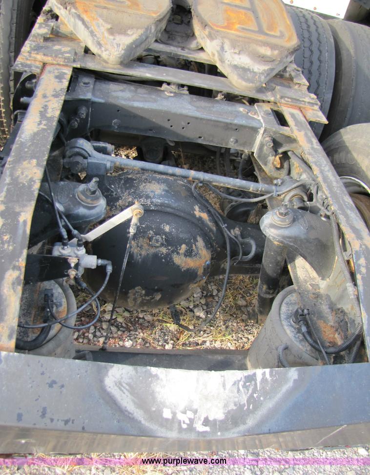 image for item 3636 2003 Peterbilt 387 semi truck