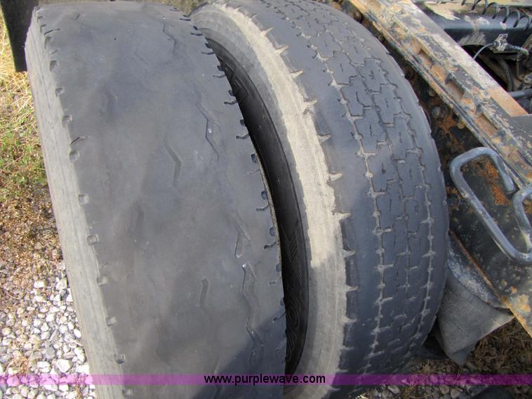 image for item 3636 2003 Peterbilt 387 semi truck