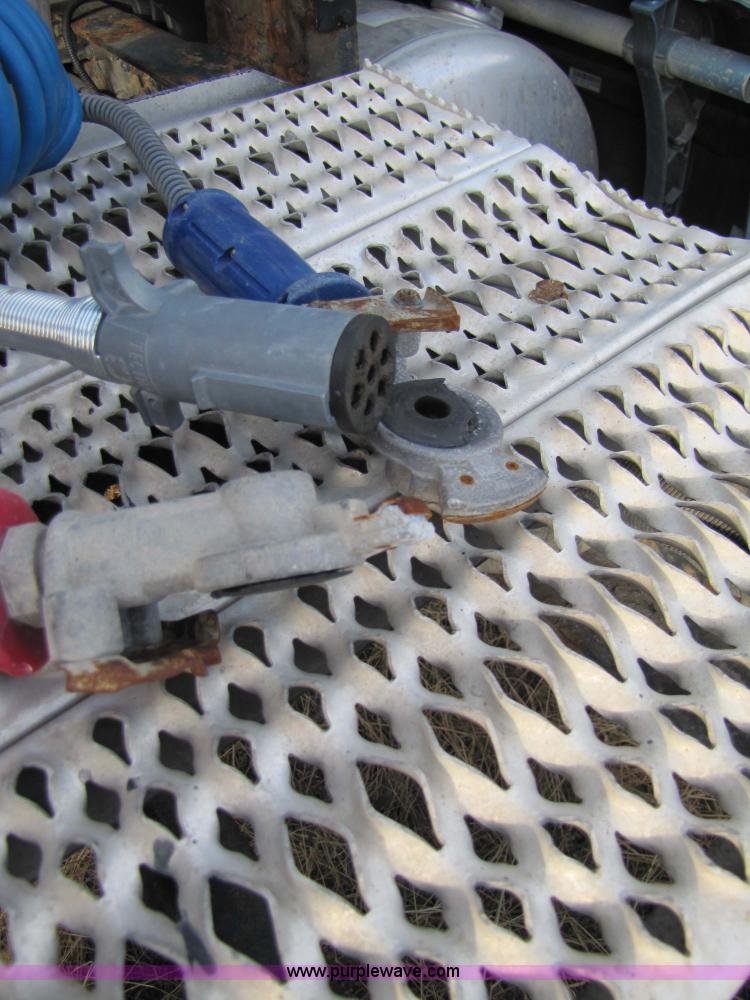 image for item 3636 2003 Peterbilt 387 semi truck