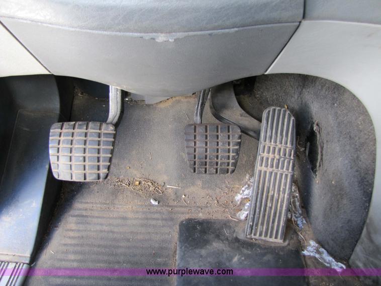 image for item 3637 2003 Freightliner Columbia 120 semi truck