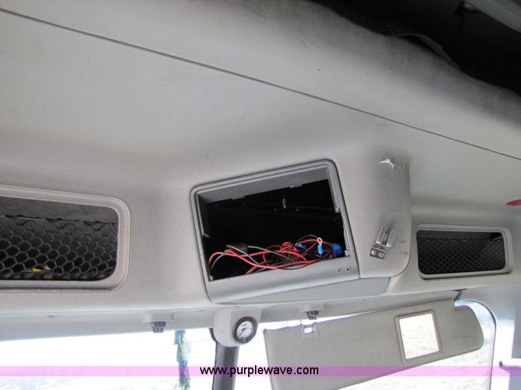 image for item 3637 2003 Freightliner Columbia 120 semi truck