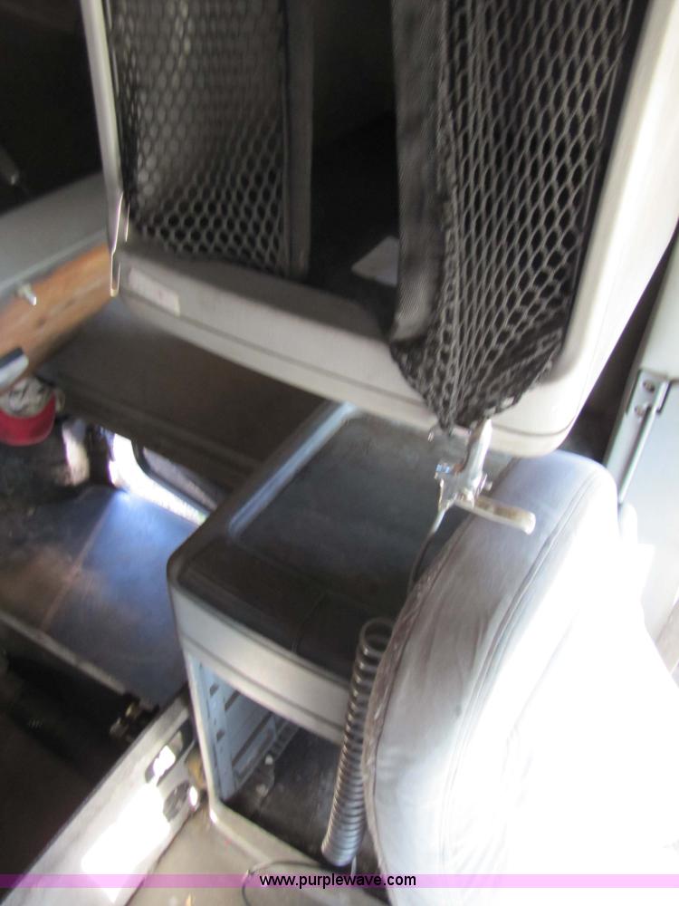 image for item 3637 2003 Freightliner Columbia 120 semi truck