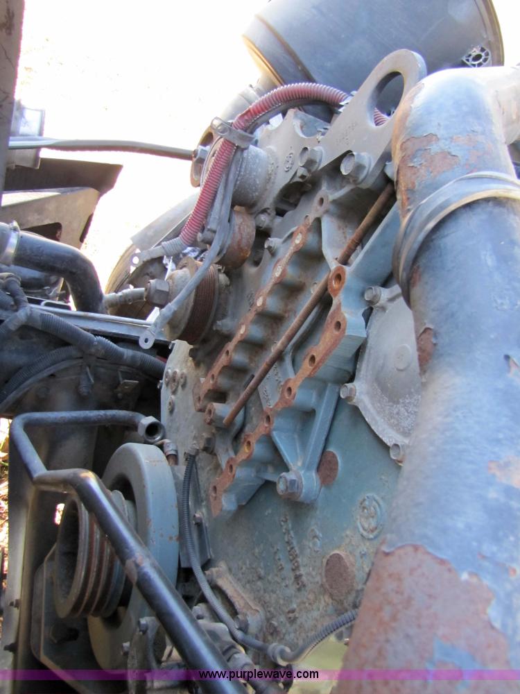 image for item 3637 2003 Freightliner Columbia 120 semi truck