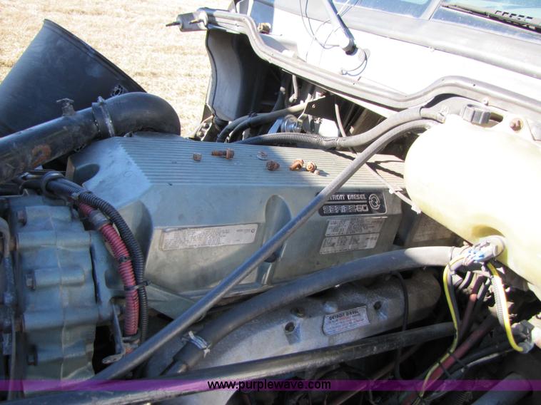 image for item 3637 2003 Freightliner Columbia 120 semi truck