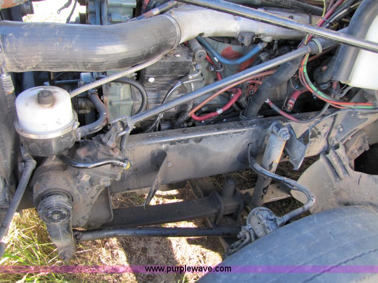 image for item 3637 2003 Freightliner Columbia 120 semi truck