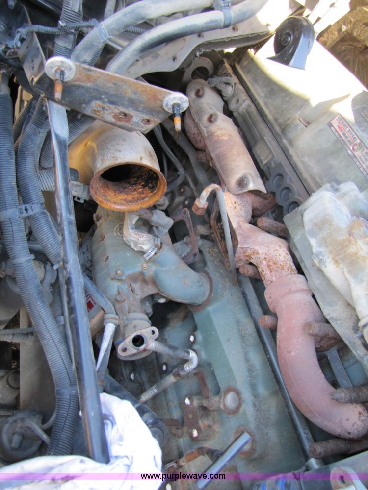 image for item 3637 2003 Freightliner Columbia 120 semi truck