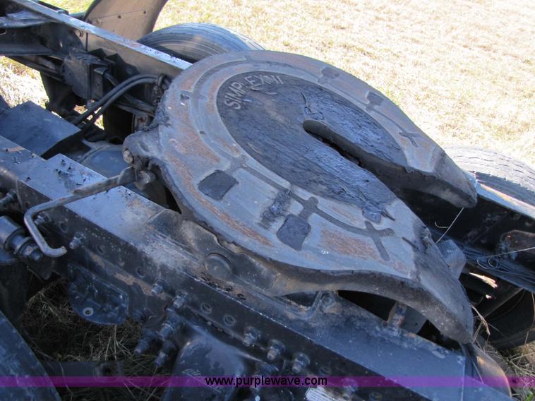 image for item 3637 2003 Freightliner Columbia 120 semi truck