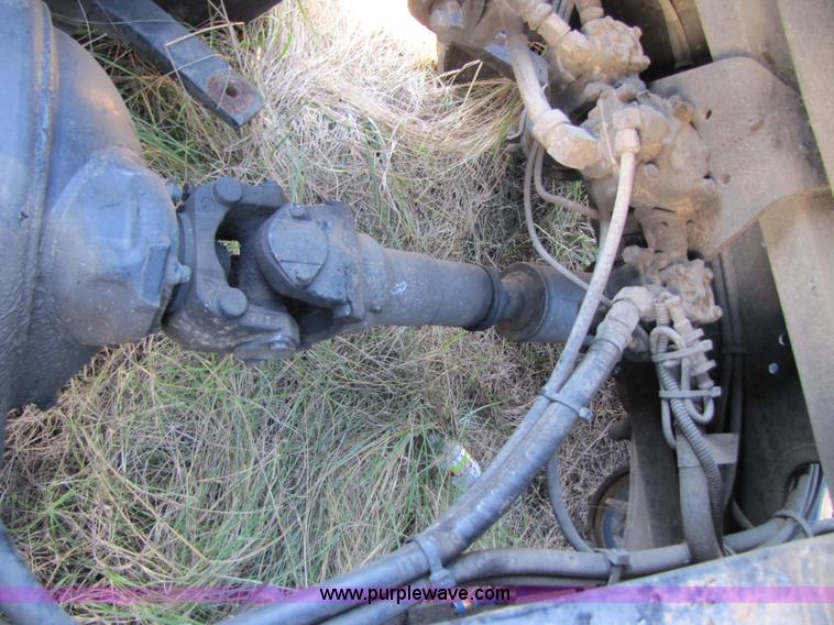 image for item 3637 2003 Freightliner Columbia 120 semi truck