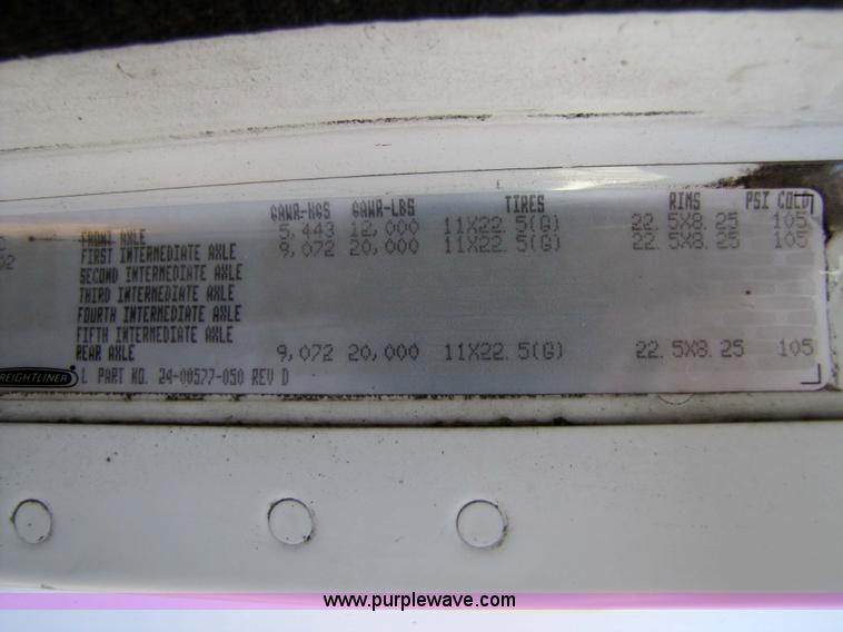 image for item 3638 2002 Freightliner Columbia 120 semi truck