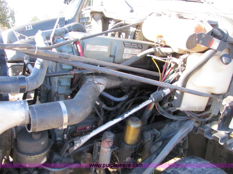 image for item 3638 2002 Freightliner Columbia 120 semi truck