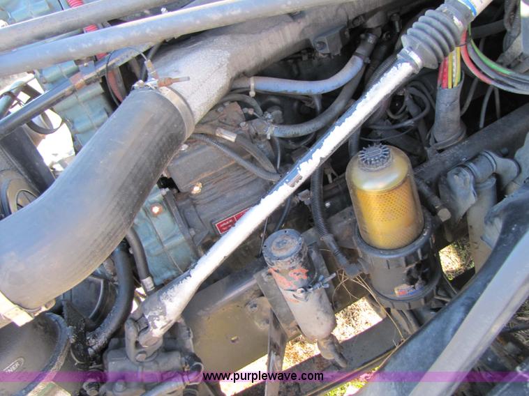 image for item 3638 2002 Freightliner Columbia 120 semi truck