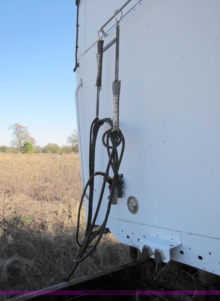 image for item 3638 2002 Freightliner Columbia 120 semi truck