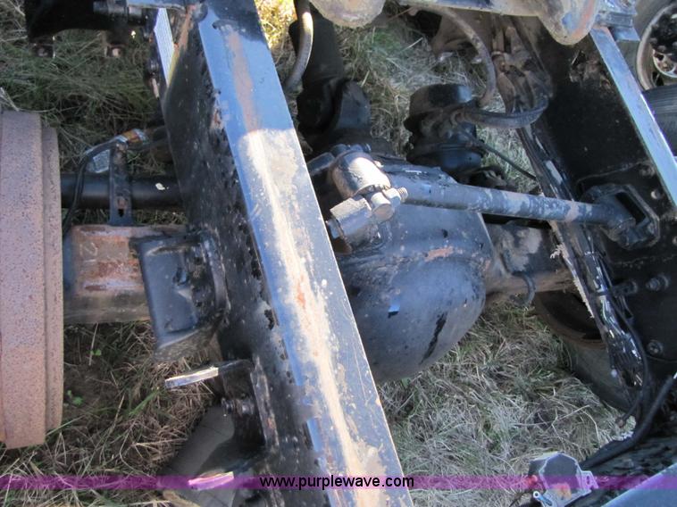 image for item 3638 2002 Freightliner Columbia 120 semi truck