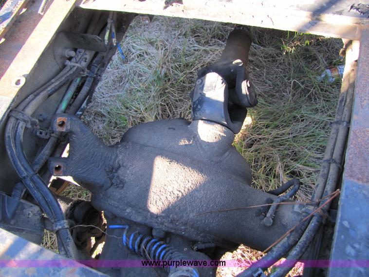 image for item 3638 2002 Freightliner Columbia 120 semi truck