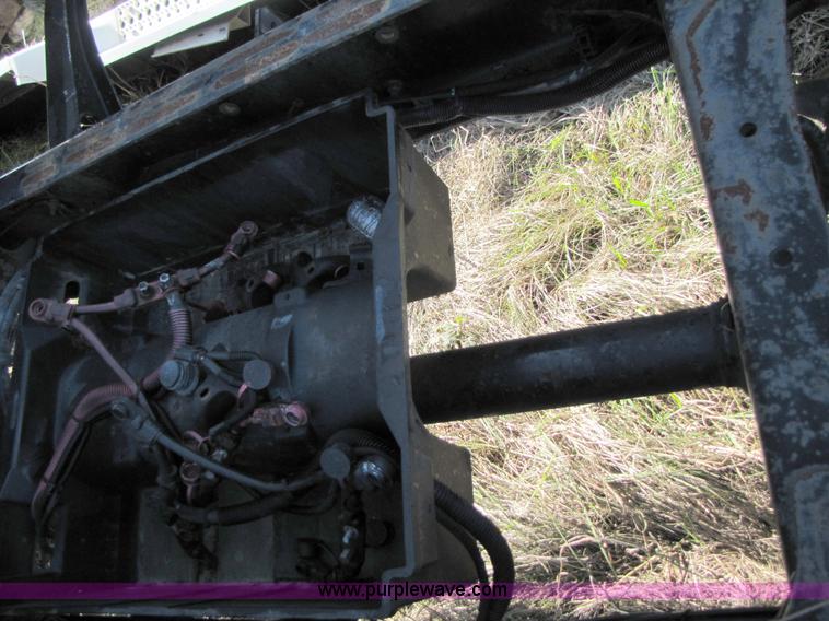 image for item 3638 2002 Freightliner Columbia 120 semi truck