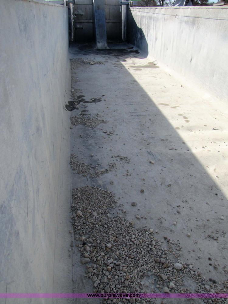 image for item 3640 1992 East 39' aluminum end dump trailer