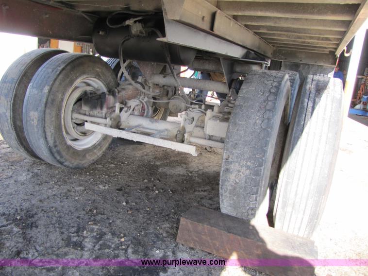 image for item 3641 1992 CMC 38' aluminum end dump trailer