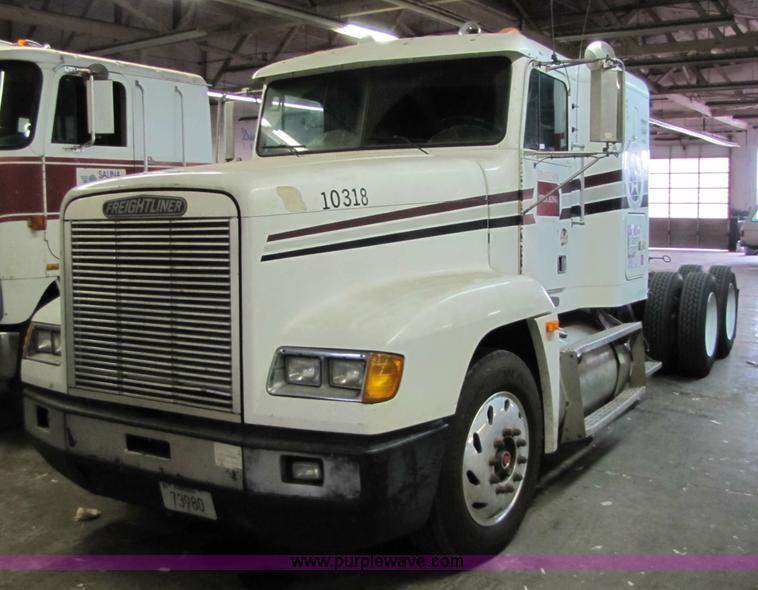 image for item 5313 1993 Freightliner FL12C