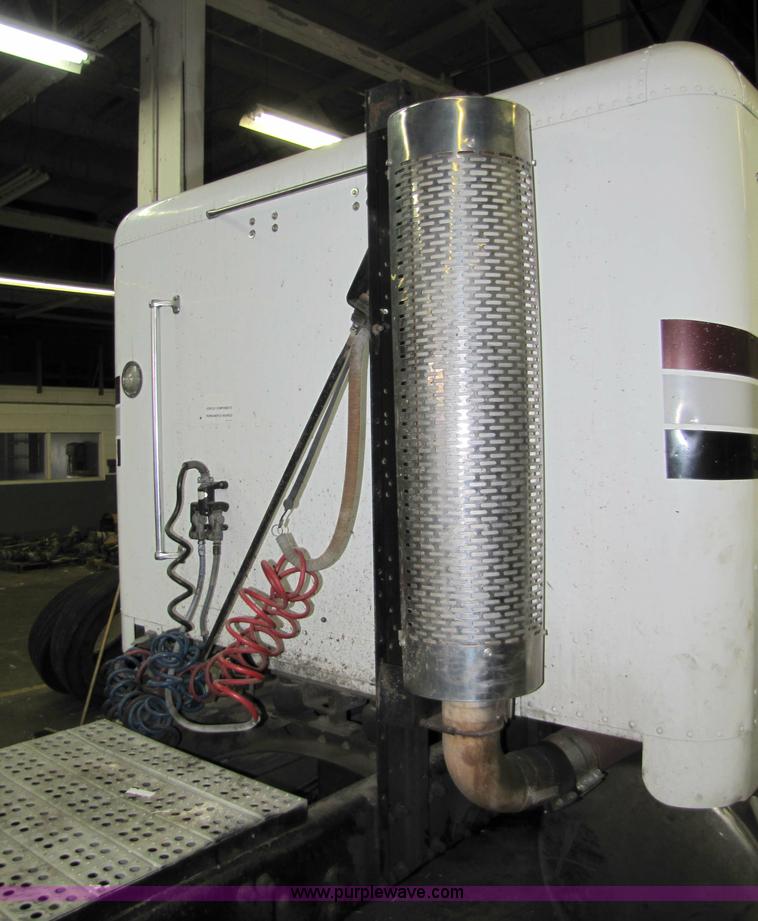 image for item 5313 1993 Freightliner FL12C