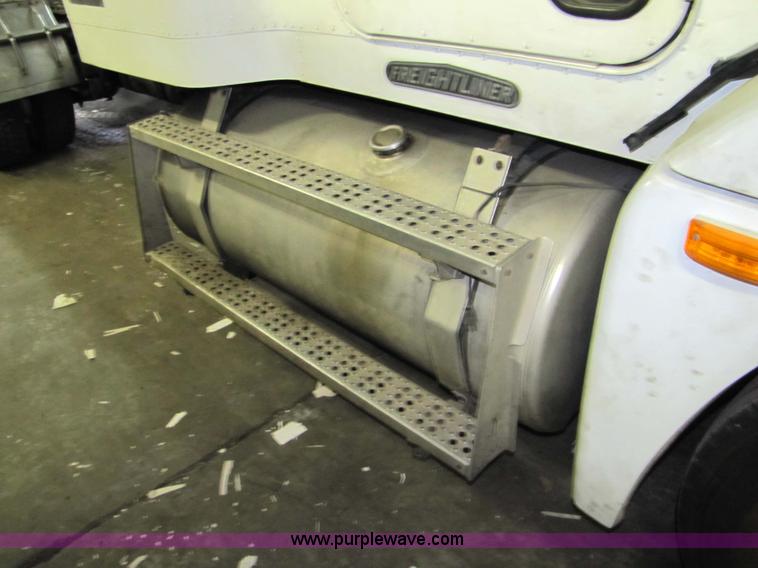 image for item 5313 1993 Freightliner FL12C