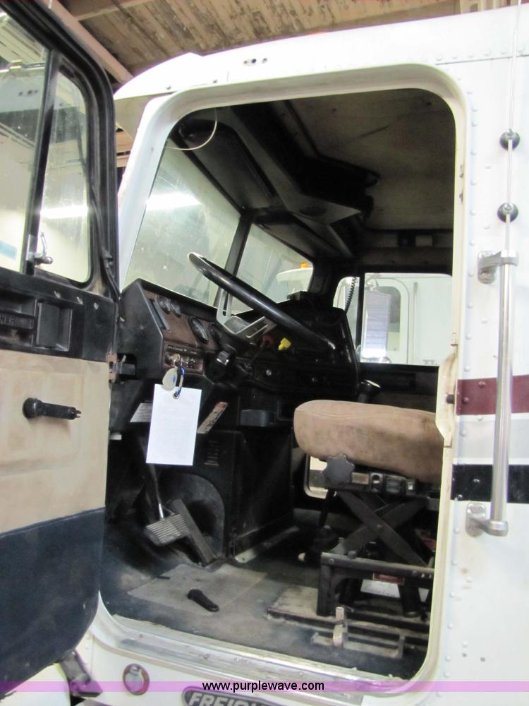 image for item 5313 1993 Freightliner FL12C