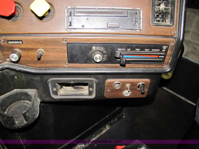 image for item 5313 1993 Freightliner FL12C