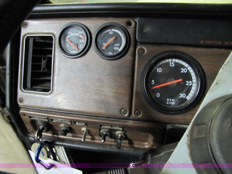 image for item 5313 1993 Freightliner FL12C