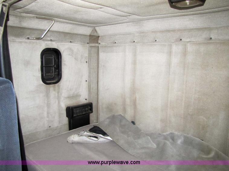 image for item 5313 1993 Freightliner FL12C