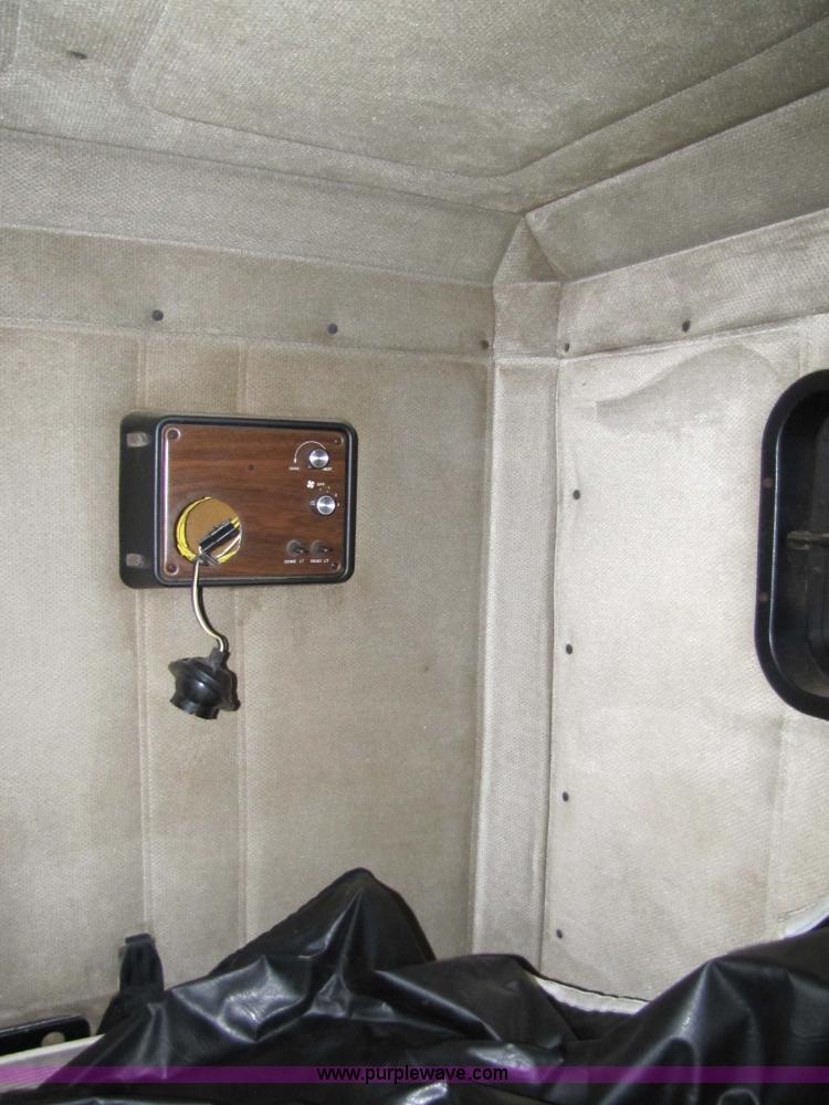 image for item 5313 1993 Freightliner FL12C