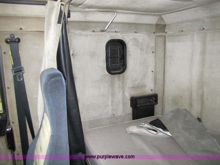 image for item 5313 1993 Freightliner FL12C