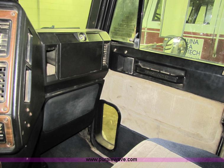 image for item 5313 1993 Freightliner FL12C