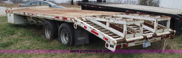 image for item 5957 1993 25' flatbed trailer