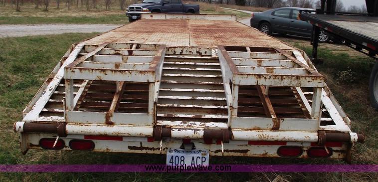 image for item 5957 1993 25' flatbed trailer
