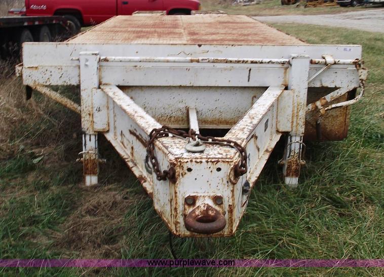 image for item 5957 1993 25' flatbed trailer
