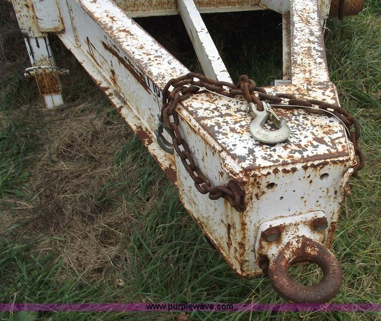 image for item 5957 1993 25' flatbed trailer