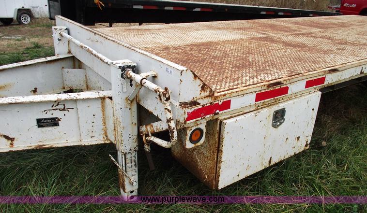 image for item 5957 1993 25' flatbed trailer
