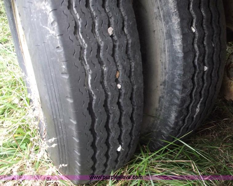 image for item 5957 1993 25' flatbed trailer