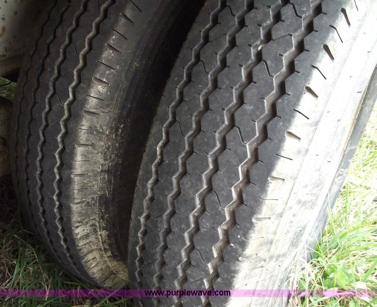 image for item 5957 1993 25' flatbed trailer