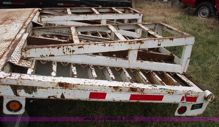 image for item 5957 1993 25' flatbed trailer