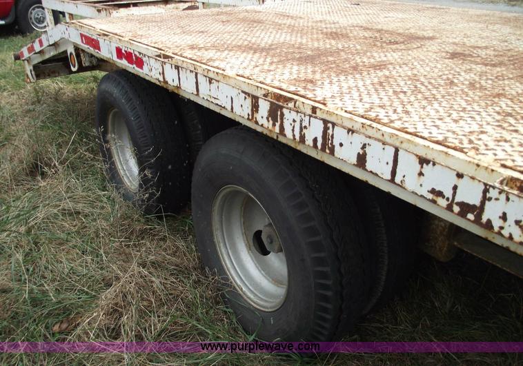 image for item 5957 1993 25' flatbed trailer