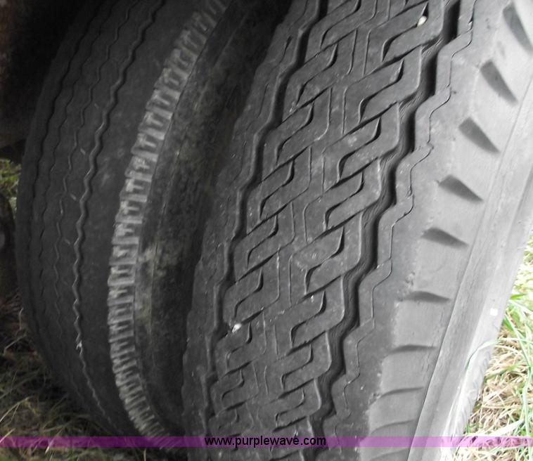 image for item 5957 1993 25' flatbed trailer