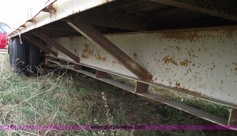image for item 5957 1993 25' flatbed trailer
