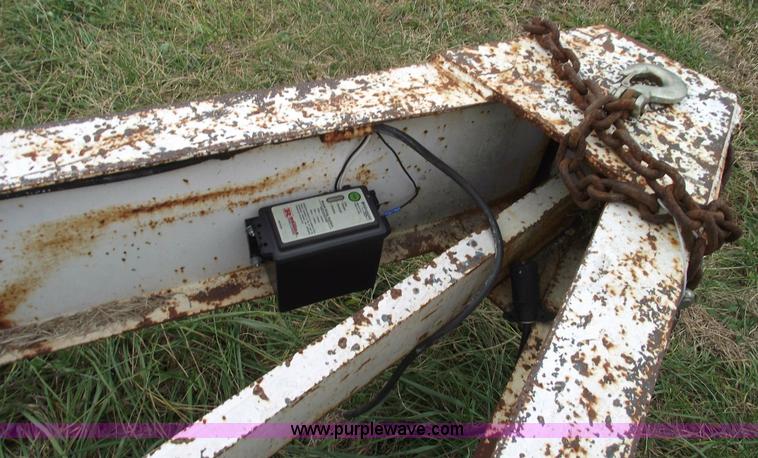 image for item 5957 1993 25' flatbed trailer