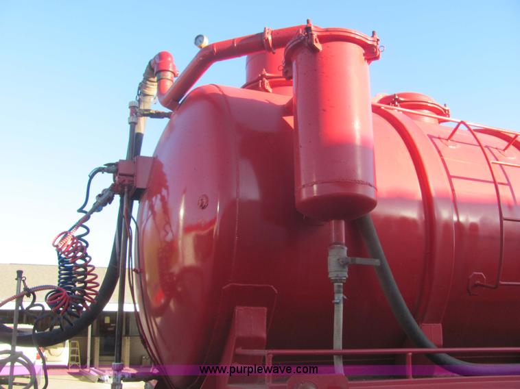 image for item 6746 1978 Trailmaster tanker trailer