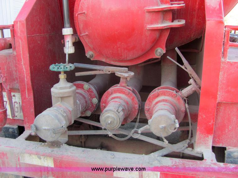 image for item 6746 1978 Trailmaster tanker trailer