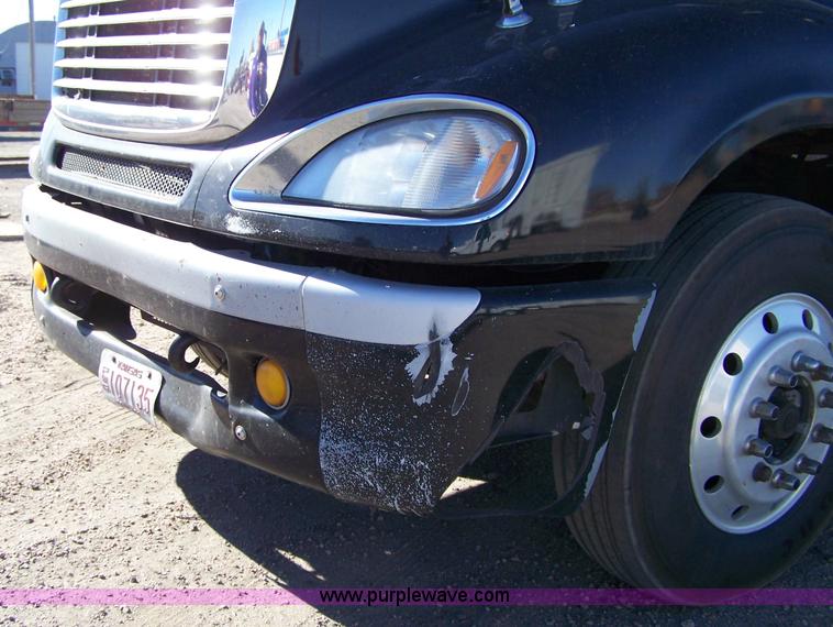 image for item 7500 2003 Freightliner Century Columbia 120 semi truck