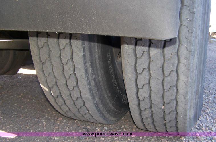 image for item 7500 2003 Freightliner Century Columbia 120 semi truck