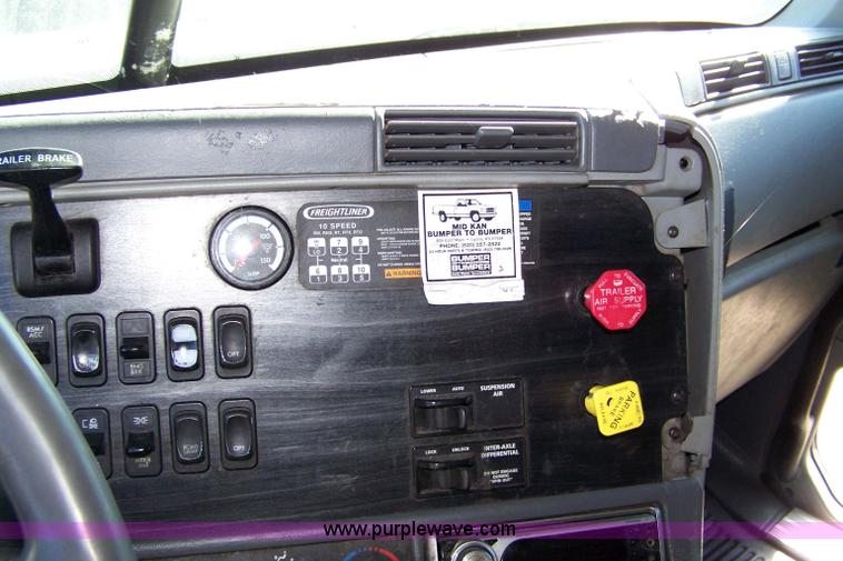 image for item 7500 2003 Freightliner Century Columbia 120 semi truck