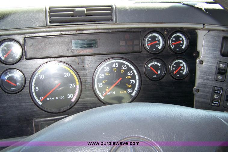 image for item 7500 2003 Freightliner Century Columbia 120 semi truck